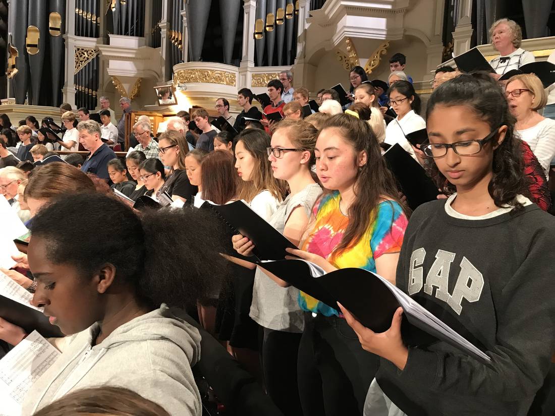 Final rehearsal under the Grand Pipe Organ